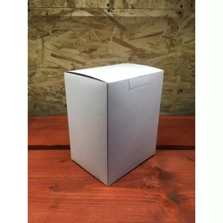 korobka pod kruzhku bumazhnaya belaya pivnaya 500ml
